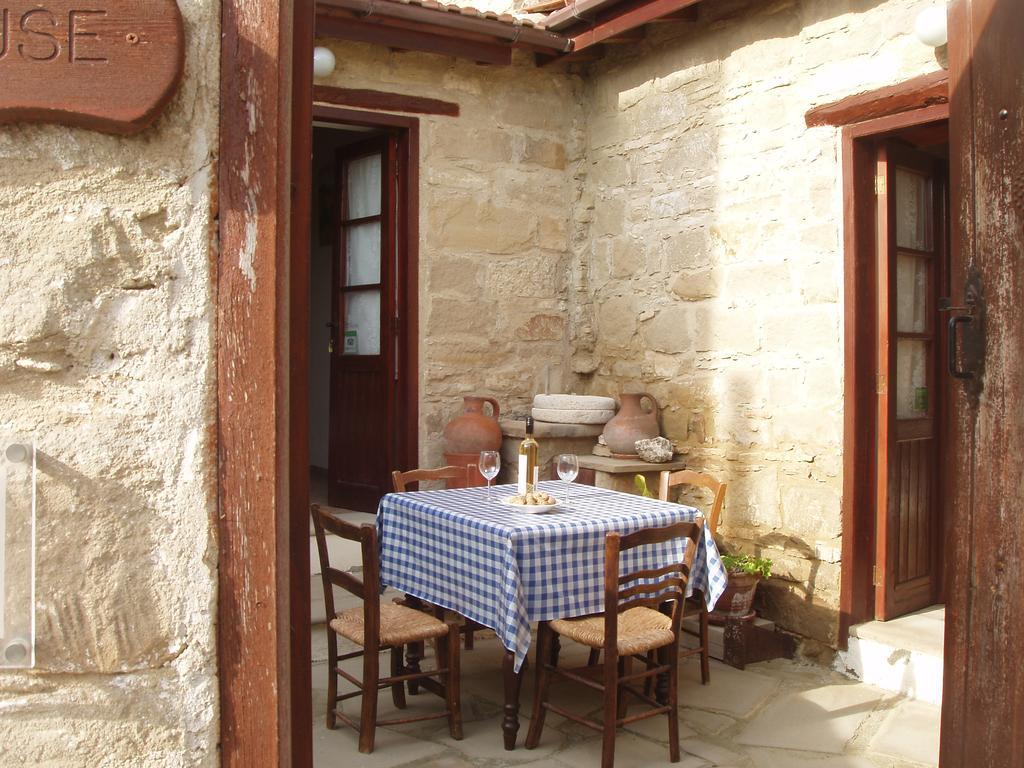 Appartamento Niovi House Tokni Camera foto