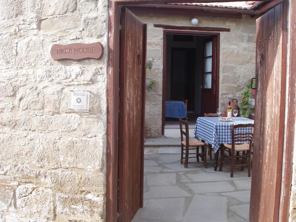 Appartamento Niovi House Tokni Camera foto